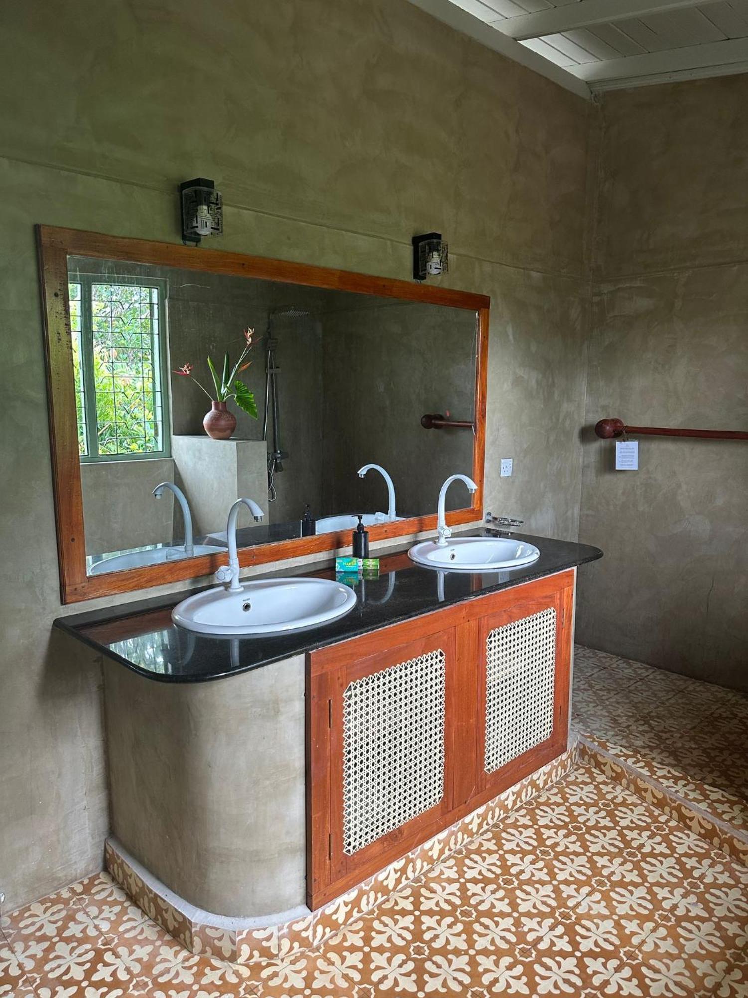 Isolabella Ayurveda Hotel Hiriketiya Nilwella Exteriör bild